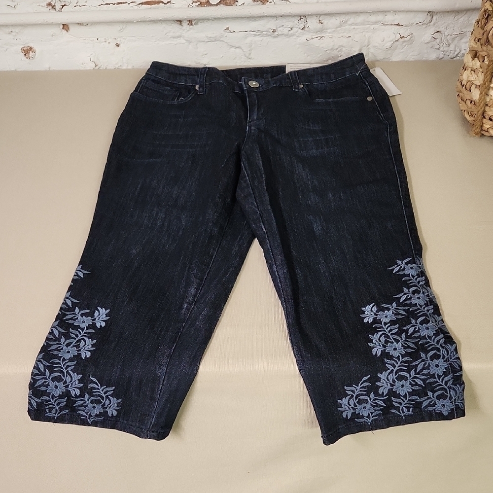 NWT Christopher and Banks Floral Capri Jeans Size 6